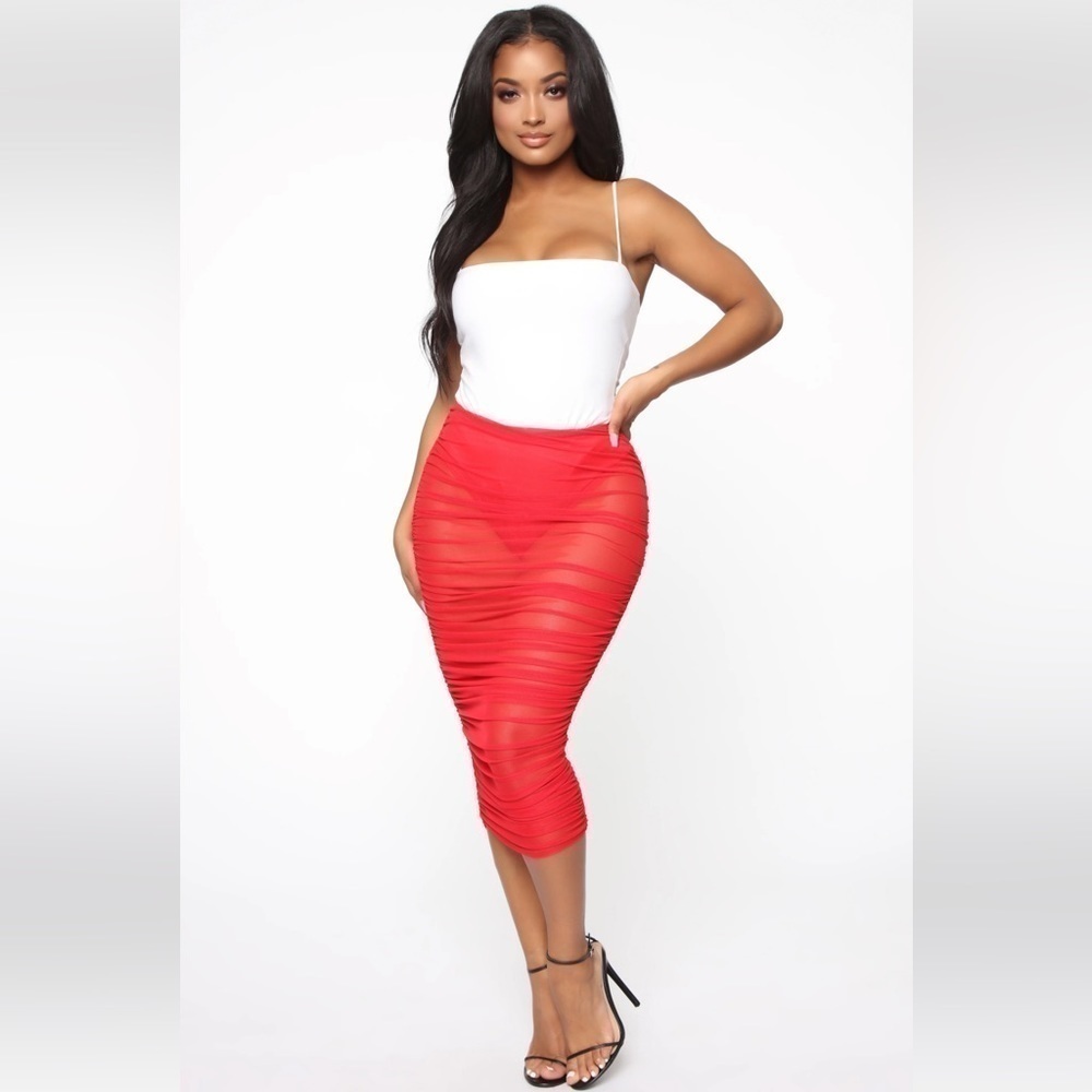 🆕Fashion Nova - Out and about ruched skirt